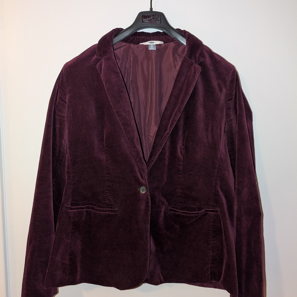 Women's Velvet Jacket in Rich Burgundy - Picture 2 of 6